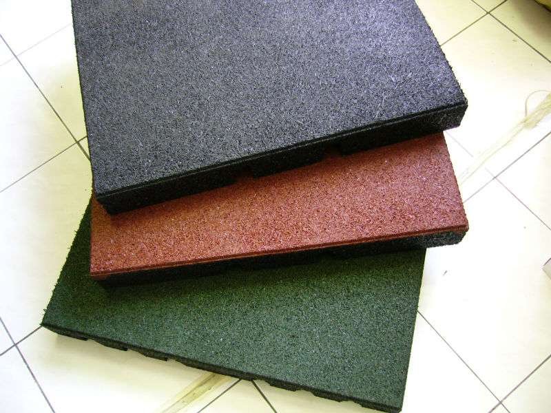 بلاط وأرضيات الصالات الرياضية