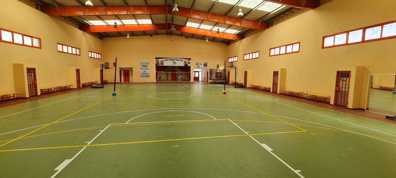 الملاعب متعددة الأغراض Multi Courts (سلة ، طائرة ، يد ، تنس)،