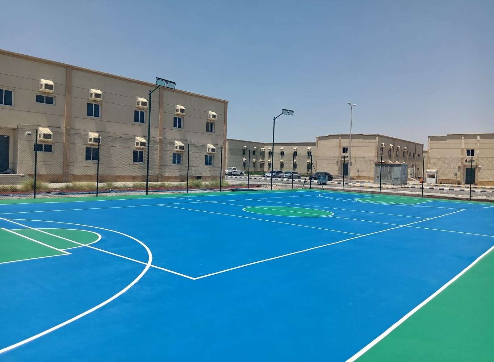 الملاعب متعددة الأغراض Multi Courts (سلة ، طائرة ، يد ، تنس)،